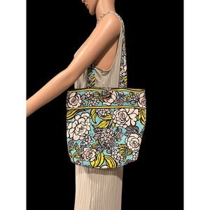 VERA BRADLEY Retired Island Blooms Quilted Bag Purse Floral